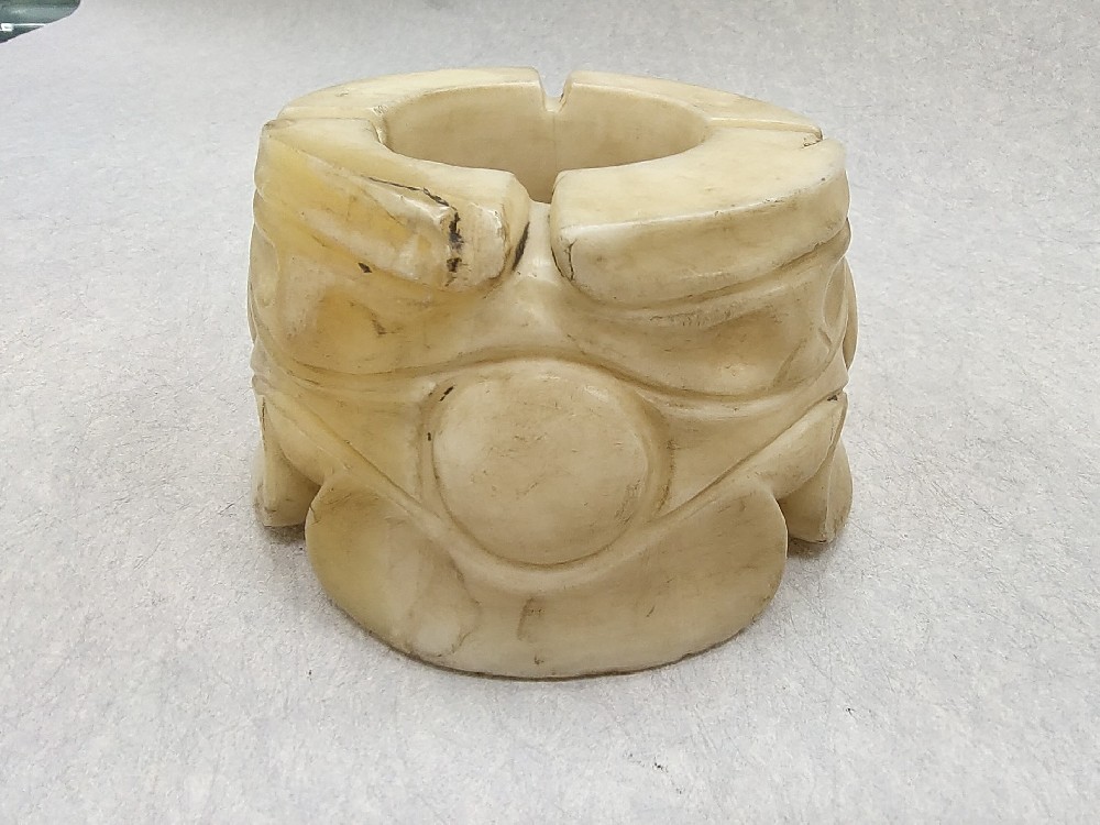 兽面纹砗磲琮